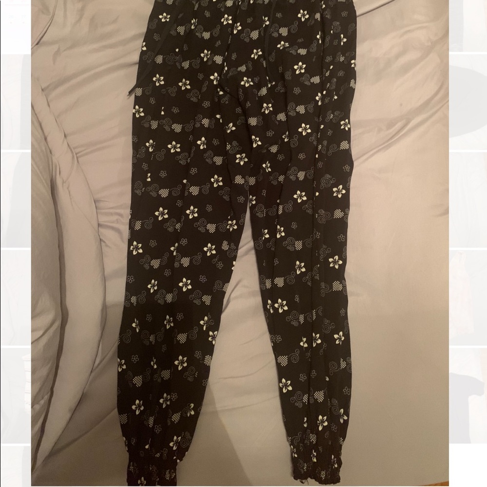 Soft flower joggers